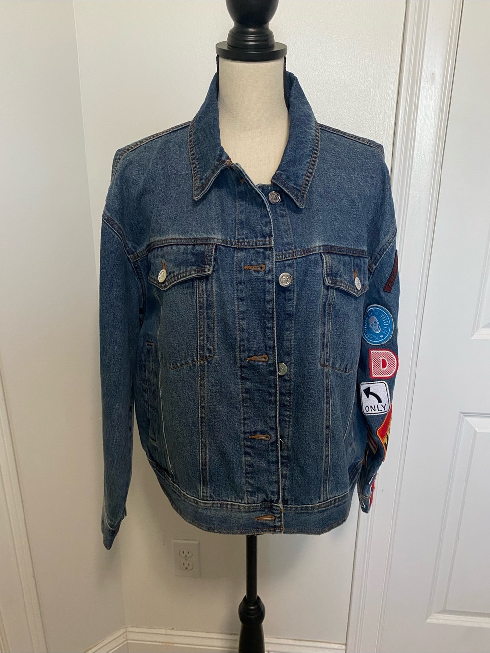 NWT DKNY Dark Blue Denim Jacket with NYC Sleeve Patches